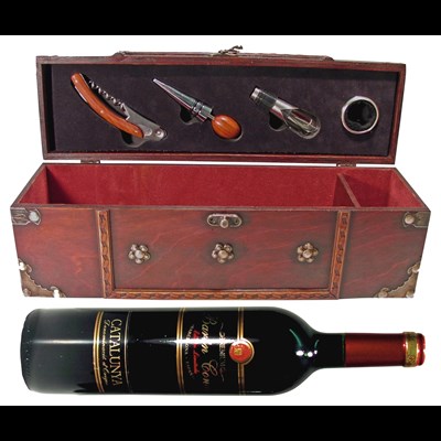 Holzkiste Instrumente mit Wein