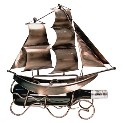 Figure métallique bateau avec vin